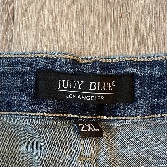 Judy Blue Distressed Denim Shorts blue size xxl frayed hem - Picture 2 of 9